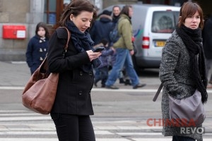 walking texting